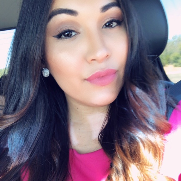 Meet your Posh Ambassador, Christina! ❤️ - Picture 1 of 3